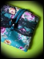 Petite pochette zippée motif floral bleu canard 