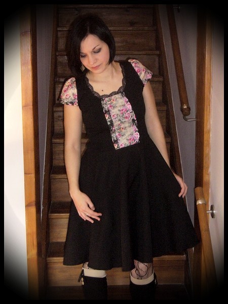 Black dress cream details floral print - size S/M