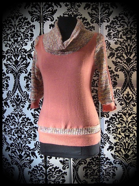 Peach sweater w/ cowl neck beige/orange/gold details - size S/M