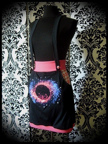 Black/coral pink strap skirt with pockets Threadless print - size M/L