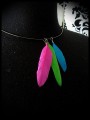 Collier tour de cou plumes turquoise/rose/verte