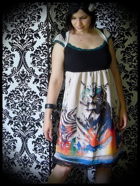 Black dress with lace details tiger print - size S/M