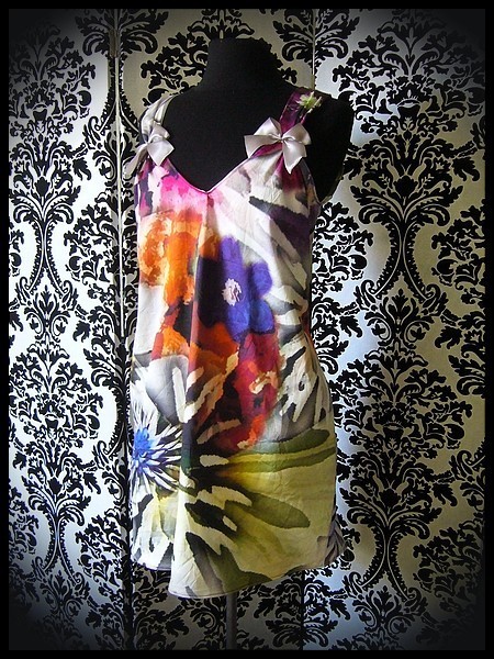 Multicolored trapeze dress w/ pockets floral print - size M/L