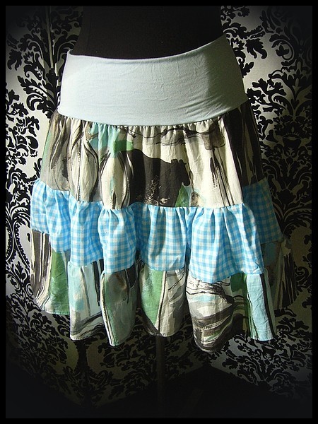 High waisted tiered skirt turquoise blue/green/white print - size M/L High waisted tiered skirt turquoise blue/green/white print - size M/L