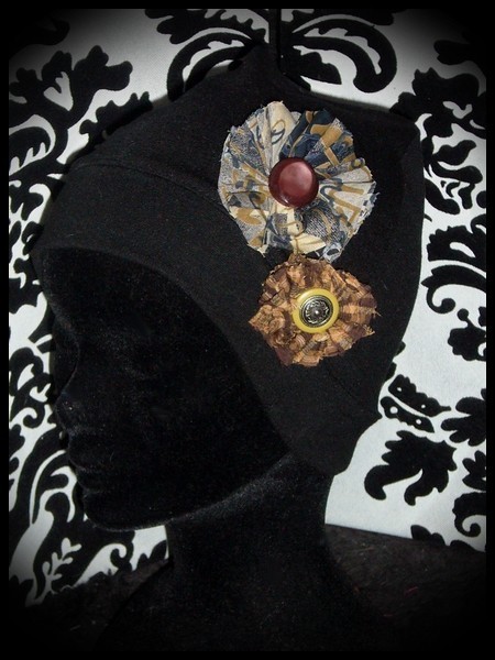 Bonnet noir fleurs en tissu tons marrons