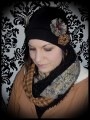 Bonnet noir fleurs en tissu tons marrons