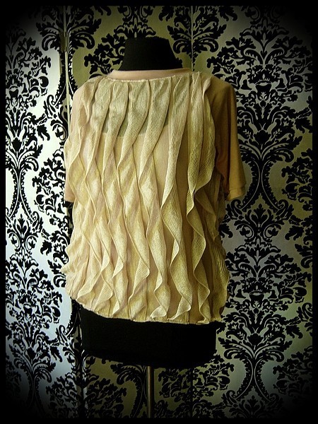 Haut beige / nude à volants - taille M/L Haut beige / nude à volants - taille M/L