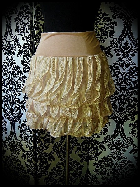 Beige nude skirt with cascade ruffles - size M/L