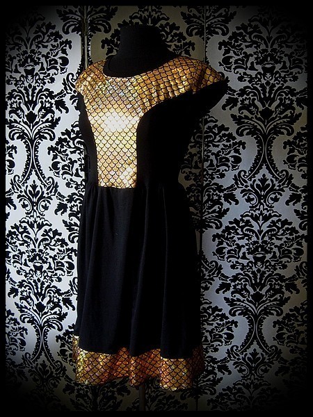 Black dress gold fishscale mermaid print - size S/M