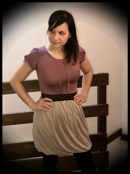 Robe boule prune beige détail dentelle noire - taille S/M Robe boule prune beige détail dentelle noire - taille S/M