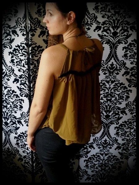 Olive green loose top with open back - size S/M