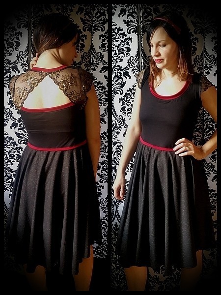 Black / gold dress dark red details lace open back - size M