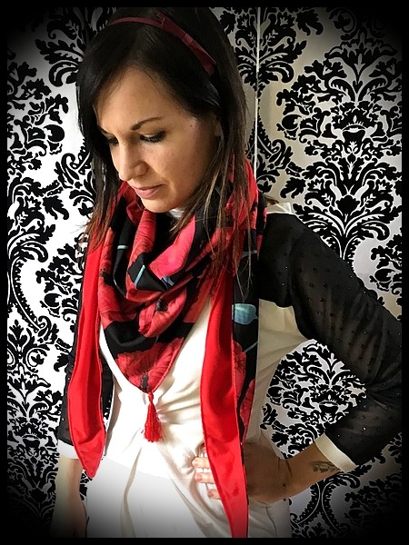Foulard rouge noir motif coquelicots