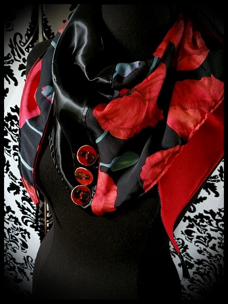 Foulard rouge noir motif coquelicots