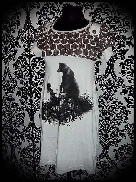 Light grey brown dress Threadless bear and little girl print - size S/M