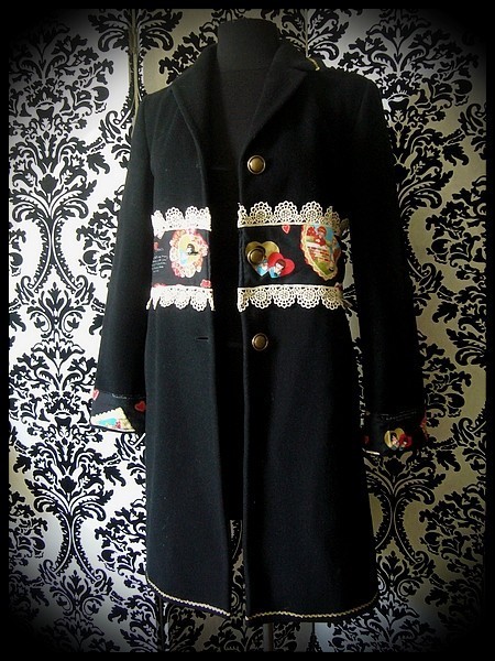 Black coat w/ gold details retro print - size S/M