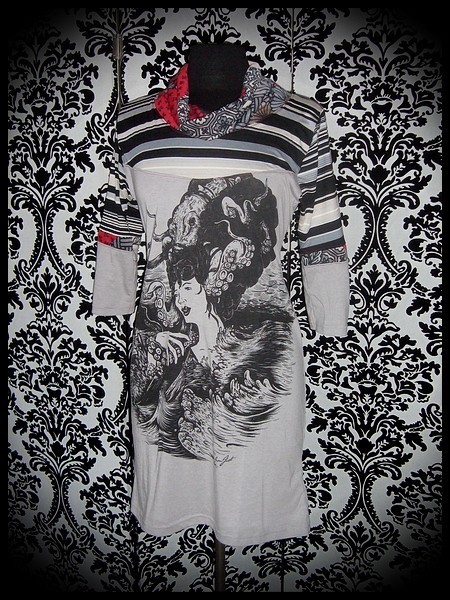 Light grey dress octopus woman red details - size M/L